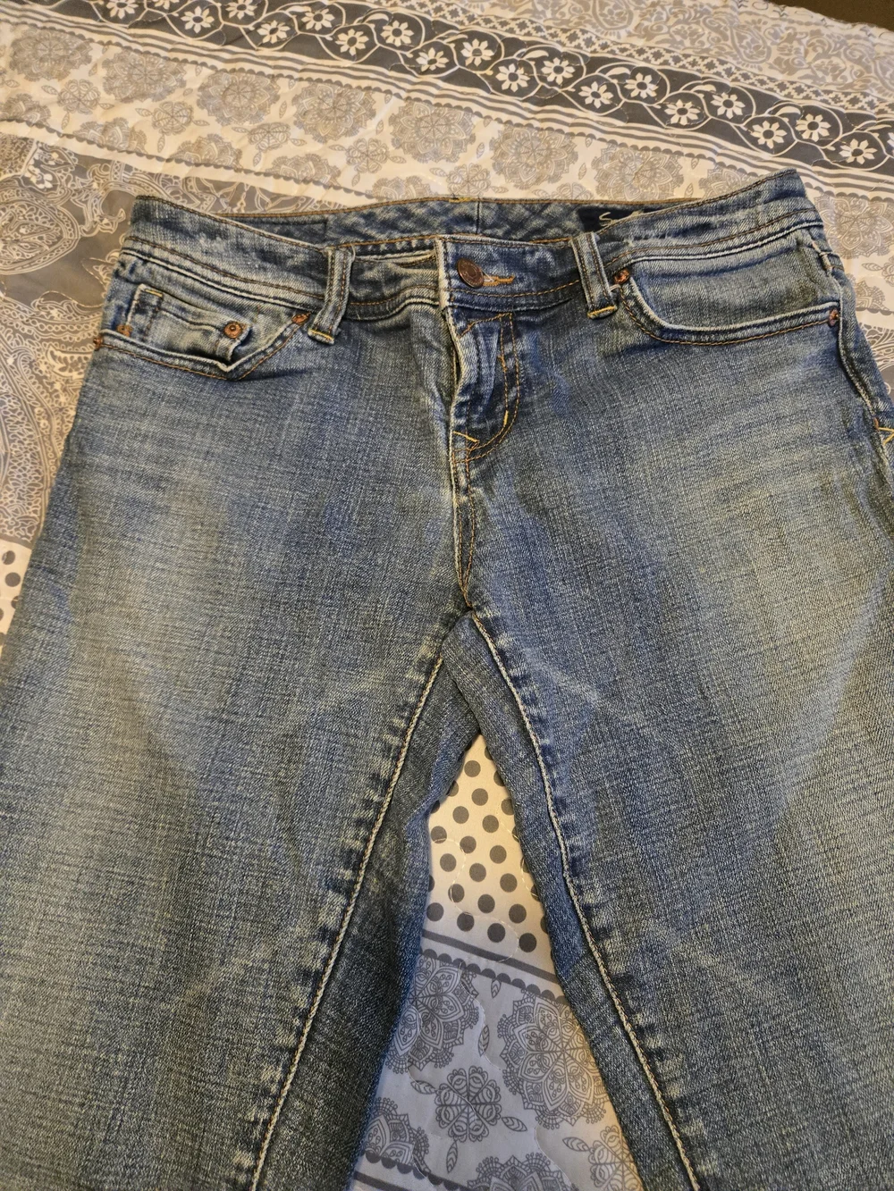 Seven Women's Light Blue Straight Leg Jeans with Gold Stitch Detail Size 29 - Picture 3 of 5